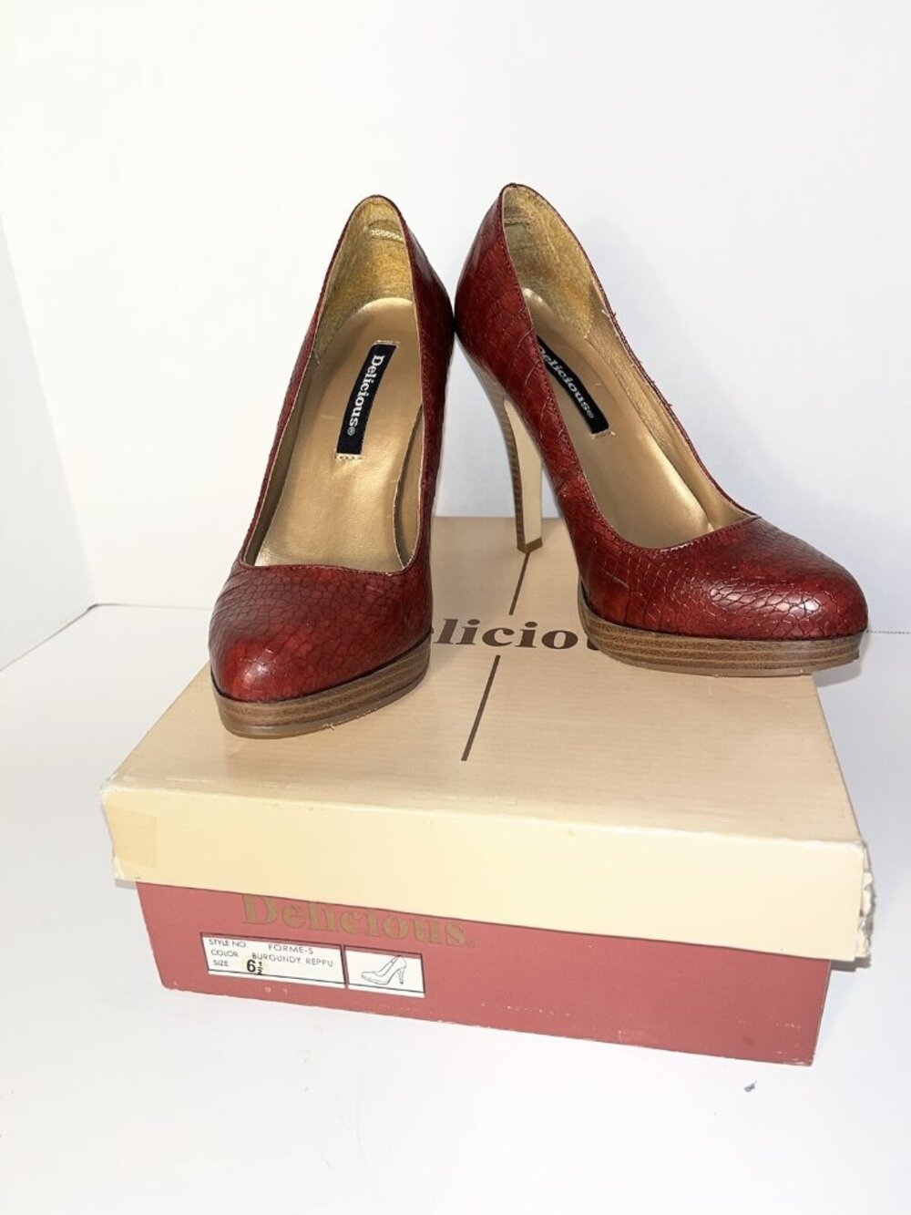 Delicious Alligator Print 4 Inch High Heels Pumps Women 6.5 Burgundy Forme-S
